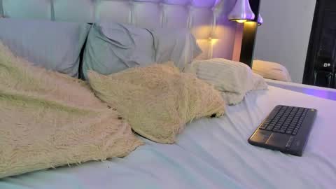 Axel online show from March 2, 1:36 am