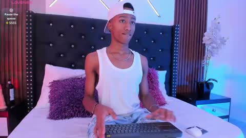 Snapshot of sammyyadams_ chatting on September 20, 10:44 pm sammyyadams_ online show from September 20, 10:44 pm