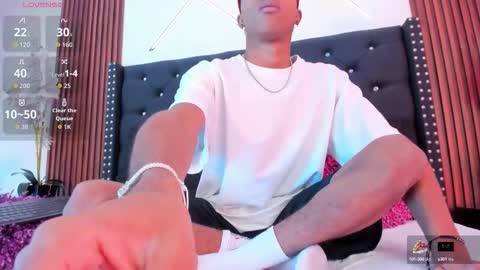 Snapshot of sammyyadams_ chatting on October 9, 12:47 pm sammyyadams_ online show from October 9, 12:47 pm