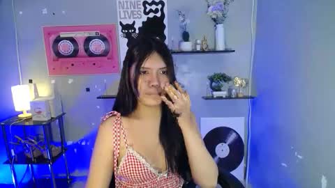Snapshot of sampaguita_pinayxx chatting on May 8, 6:02 pm SOFIA online show from May 8, 6:02 pm
