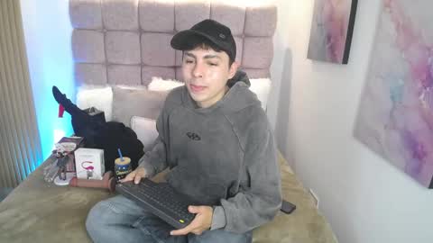 Snapshot of samu_foxxx chatting on May 16, 8:18 pm SAMU online show from May 16, 8:18 pm