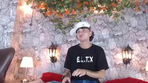 Snapshot of samueel_hilton chatting on December 13, 4:11 am samueel_hilton online show from December 13, 4:11 am