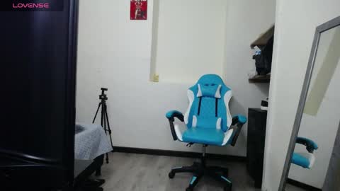 Snapshot of samuel_dark chatting on April 9, 6:19 am samuel_dark online show from April 9, 6:19 am