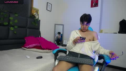 Snapshot of samuel_dark chatting on April 11, 12:48 am samuel_dark online show from April 11, 12:48 am