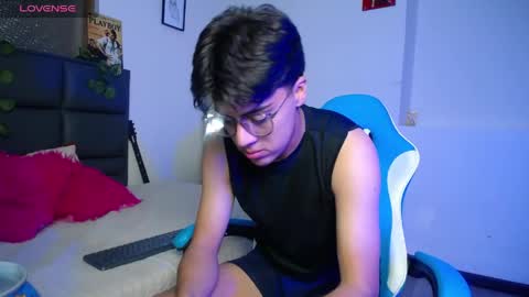 Snapshot of samuel_dark chatting on April 12, 1:54 am samuel_dark online show from April 12, 1:54 am