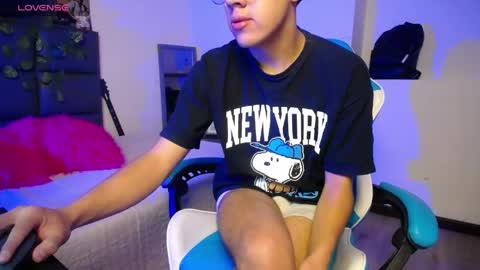 Snapshot of samuel_dark chatting on April 13, 11:21 pm samuel_dark online show from April 13, 11:21 pm