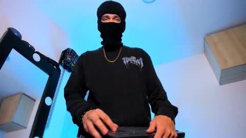   online show from September 9, 9:53 am