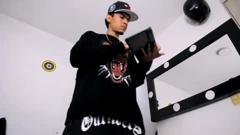   online show from April 3, 1:14 am