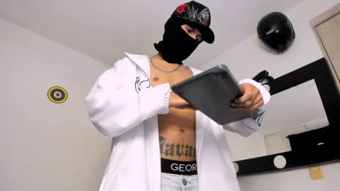   online show from April 5, 10:29 pm