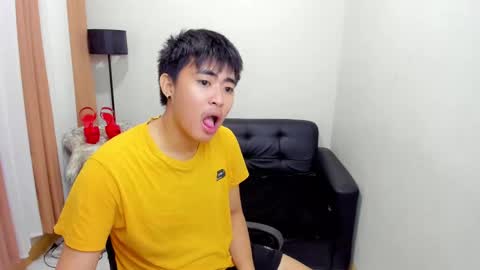 Snapshot of samuelangelo chatting on December 2, 2:09 am Sam online show from December 2, 2:09 am