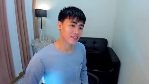 Snapshot of samuelangelo chatting on December 18, 8:14 pm Sam online show from December 18, 8:14 pm