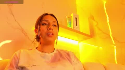Snapshot of samy_queen_tx chatting on October 15, 5:57 pm Online 800 to 1400 online show from October 15, 5:57 pm