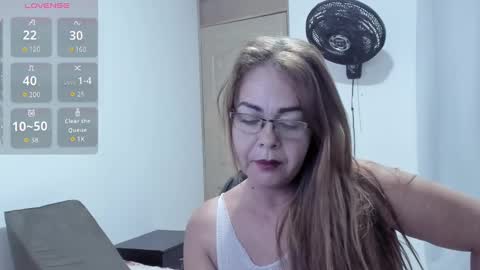 Snapshot of sanddi_milff chatting on October 4, 7:23 pm Sanddi online show from October 4, 7:23 pm
