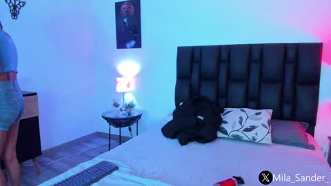 Snapshot of sander_mila chatting on December 30, 3:46 pm MilaSander online show from December 30, 3:46 pm