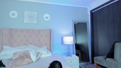 Snapshot of sander_mila chatting on January 8, 12:49 am MilaSander online show from January 8, 12:49 am