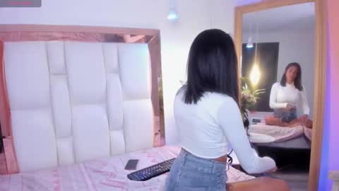 Snapshot of sander_mila chatting on February 25, 9:24 pm MilaSander online show from February 25, 9:24 pm