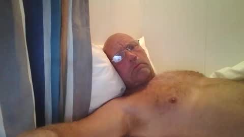 sandnesrune523 online show from October 14, 4:46 am