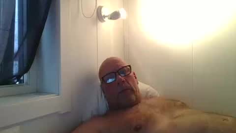 sandnesrune523 online show from March 12, 5:57 am