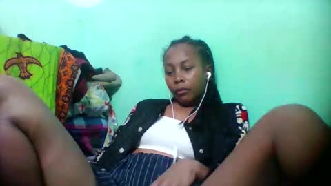 sandra1253099 online show from November 24, 7:46 pm