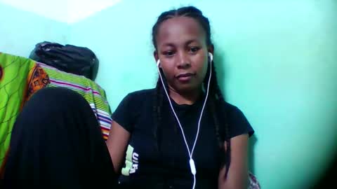 Snapshot of sandra1253099 chatting on December 16, 6:24 pm sandra1253099 online show from December 16, 6:24 pm