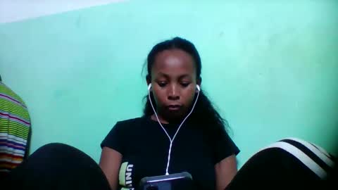 Snapshot of sandra1253099 chatting on December 17, 6:36 pm sandra1253099 online show from December 17, 6:36 pm