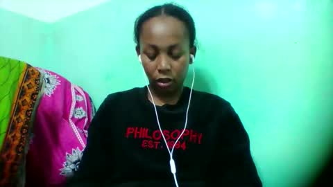 Snapshot of sandra1253099 chatting on December 18, 6:47 pm sandra1253099 online show from December 18, 6:47 pm