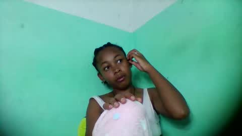 Snapshot of sandra1253099 chatting on February 8, 7:23 am sandra1253099 online show from February 8, 7:23 am