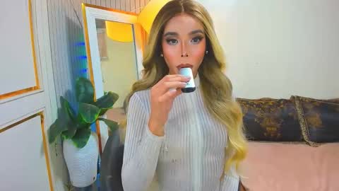 Sandra Hornball online show from December 21, 4:47 pm