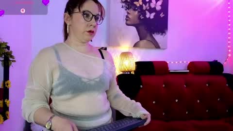 Snapshot of sandraossa chatting on June 20, 8:00 pm sandraossa online show from June 20, 8:00 pm