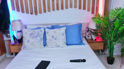 Sandra online show from December 5, 7:43 pm