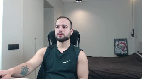 Snapshot of sandro_best chatting on February 4, 4:13 pm DeAlex online show from February 4, 4:13 pm