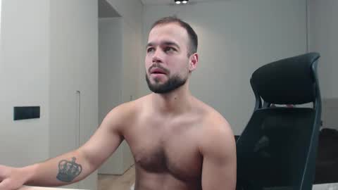 Snapshot of sandro_best chatting on February 8, 5:11 am DeAlex online show from February 8, 5:11 am