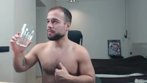 Snapshot of sandro_best chatting on February 9, 12:20 pm DeAlex online show from February 9, 12:20 pm