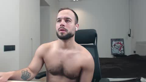 Snapshot of sandro_best chatting on February 13, 12:06 am DeAlex online show from February 13, 12:06 am