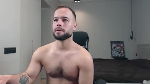 Snapshot of sandro_best chatting on February 22, 6:57 am DeAlex online show from February 22, 6:57 am