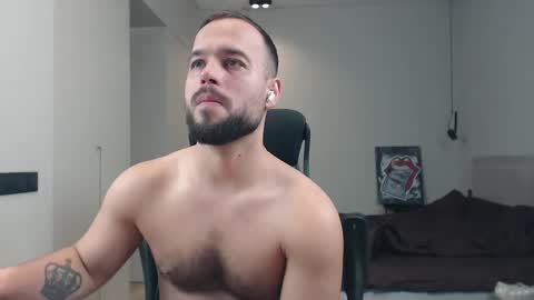 Snapshot of sandro_best chatting on March 4, 1:28 pm DeAlex online show from March 4, 1:28 pm