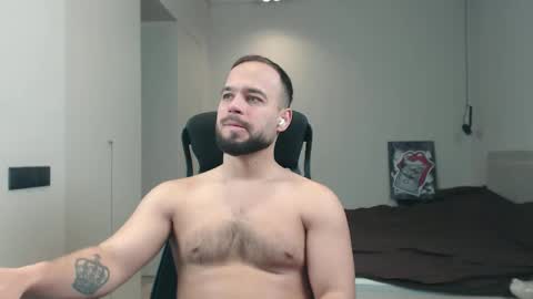 Snapshot of sandro_best chatting on March 5, 9:27 am DeAlex online show from March 5, 9:27 am