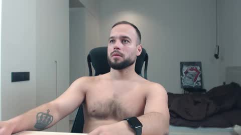 Snapshot of sandro_best chatting on March 7, 12:24 pm DeAlex online show from March 7, 12:24 pm