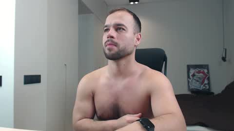 Snapshot of sandro_best chatting on March 13, 9:27 am DeAlex online show from March 13, 9:27 am