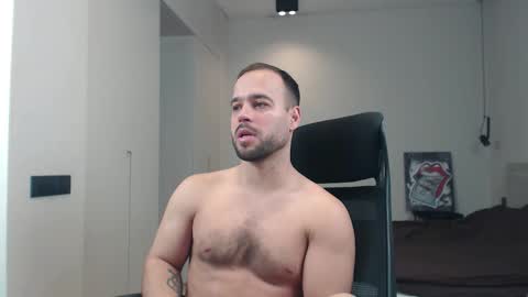 Snapshot of sandro_best chatting on March 14, 10:21 am DeAlex online show from March 14, 10:21 am