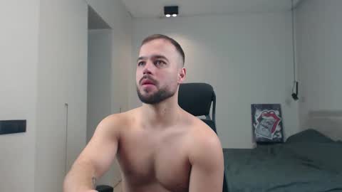 Snapshot of sandro_best chatting on March 22, 1:03 pm DeAlex online show from March 22, 1:03 pm