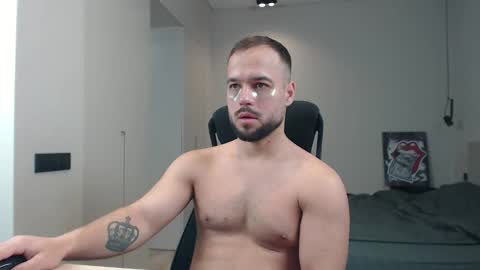 Snapshot of sandro_best chatting on March 24, 9:47 am DeAlex online show from March 24, 9:47 am