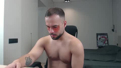 Snapshot of sandro_best chatting on March 25, 9:59 am DeAlex online show from March 25, 9:59 am