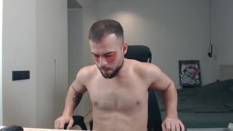 Snapshot of sandro_best chatting on March 31, 9:21 am DeAlex online show from March 31, 9:21 am