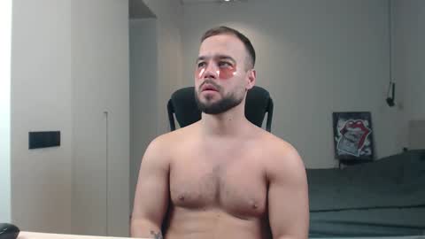 Snapshot of sandro_best chatting on April 3, 9:29 am DeAlex online show from April 3, 9:29 am