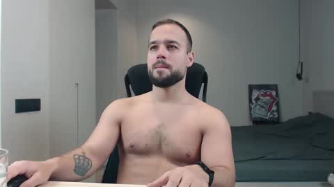 Snapshot of sandro_best chatting on April 10, 9:25 am DeAlex online show from April 10, 9:25 am