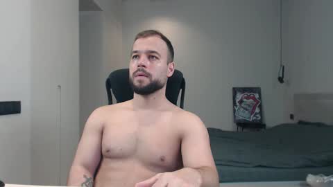 Snapshot of sandro_best chatting on April 16, 9:43 am DeAlex online show from April 16, 9:43 am