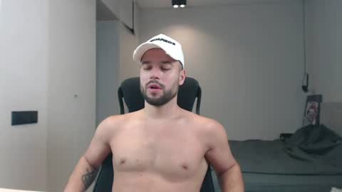 Snapshot of sandro_best chatting on June 22, 11:51 am DeAlex online show from June 22, 11:51 am