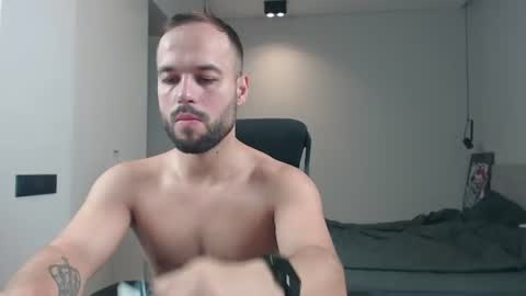 Snapshot of sandro_best chatting on June 23, 8:34 am DeAlex online show from June 23, 8:34 am