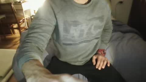 sandro online show from December 18, 10:49 pm